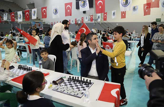 Kartal’da, 19 Mayıs Atatürk’ü Anma, Gençlik ve Spor Bayramı Satranç Turnuvası’nda hamleler yarıştı