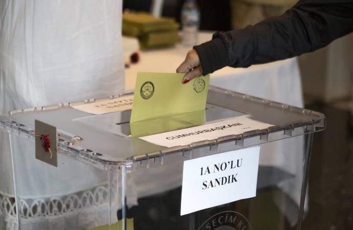 Türk siyasi tarihinde bir ilk! Oy kullanırken nelere dikkat edilmeli?