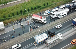 TEM’de kamyon devrildi Ankara yönü trafiğe kapandı!