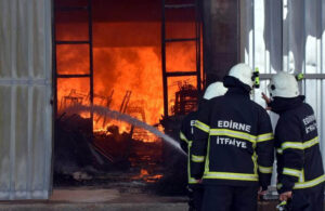 Edirne’de mobilya deposunda yangın