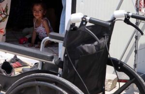 Merve’nin kapısına yeni tekerlekli sandalye bırakıldı