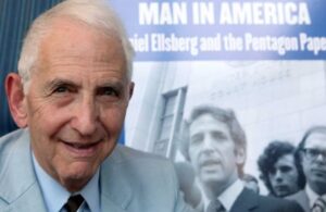 ‘Pentagon Belgeleri’ni sızdırıp Vietnam gerçeklerini ortaya çıkaran Ellsberg öldü!