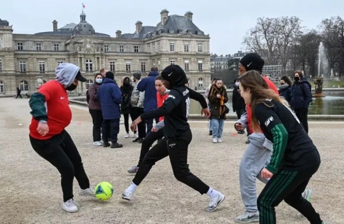 Fransa Danıştayı’ndan futbolda kadınlara başörtüsü yasağına onay