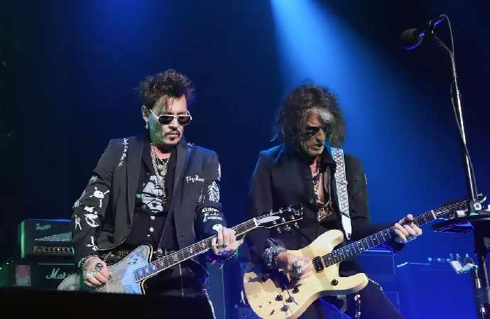 Hollywood Vampires konser gelirini depremzedelere bağışlayacak