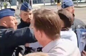 Belçika polisi aşırı sağcı lideri tokatladı