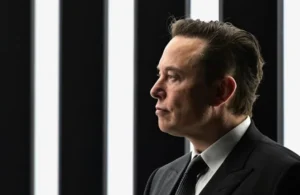 Elon Musk dünyanın en zengin insanı ünvanını geri kazandı