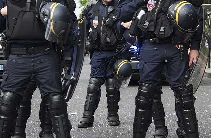 Fransa’da çocuklara bıçaklı saldırı! 9 yaralı
