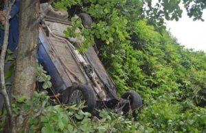 Otomobil şarampole yuvarlandı: İki kişi hayatını kaybetti