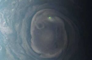 NASA Jüpiter’de şimşek parıltısı yakaladı!