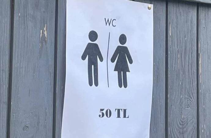 Sosyal medyada gündem! Çeşme’de tuvalet ücreti 50 TL