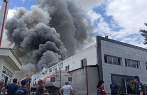 Mobilya fabrikasında yangın! 4 işçi tedavi altına alındı