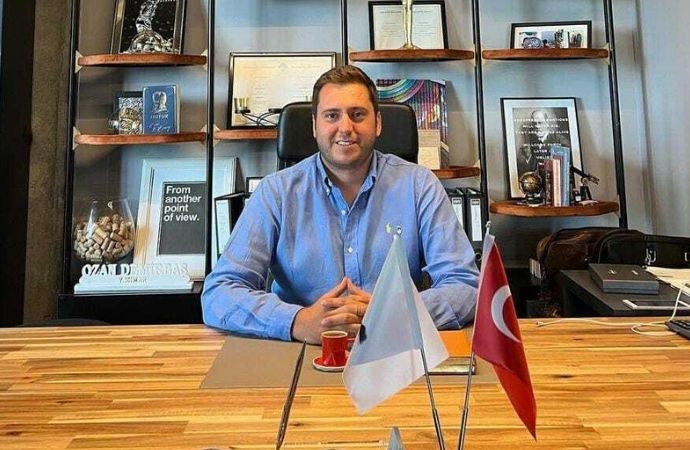 İzmir’de Demokrat Parti yönetimi görevden alındı! İl başkanlığına GİK üyesi atandı