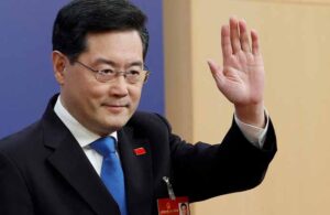 Bir aydır kamuoyunda görülmeyen Çinli bakan istifa etti