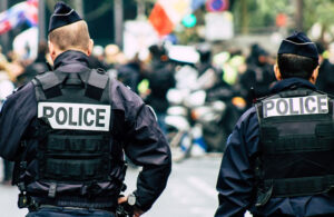 Fransa’dan polise gizli görüntü ve ses kaydı yetkisi!