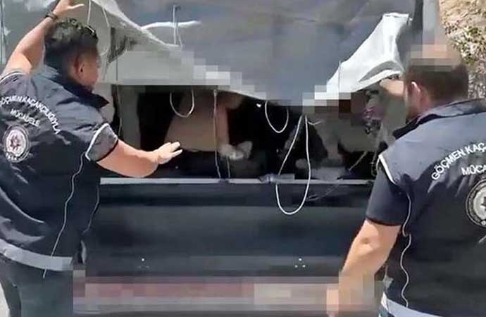 Kamyonet kasasında gizlenen 43 kaçak göçmen yakalandı