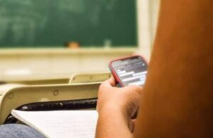 Hollanda okullarda akıllı cihaz kullanımını yasaklıyor