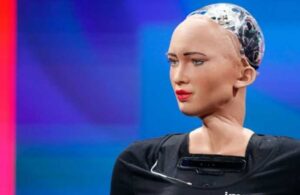 Dünyada bir ilk! Robot Sophia Türkiye’de radyo yayını yapacak