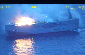 4 bine yakın otomobili taşıyan gemide yangın 4 gündür sürüyor! 1 kişi öldü 7 kişi yaralandı