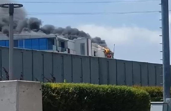 Esenyurt’ta fabrikadaki yangın söndürüldü!
