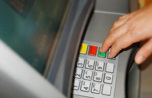 ATM’den para çekenler dikkat, yeni dönem başladı! “Kartınız sıkışırsa…”