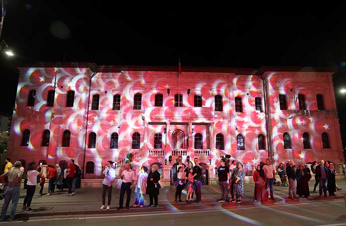 Fener alayları, gece yürüyüşleri… Türkiye zaferini coşkuyla kutladı