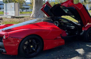 Dünyaca ünlü şarkıcı Travis Scott lüks Ferrari’sini satıyor! Fiyatı dudak uçuklattı