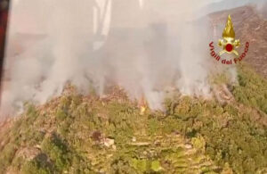 Akdeniz alev alev yanıyor! İtalya’da orman yangını
