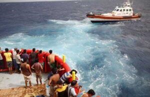 İtalya’da göçmen teknesi faciası! 2 ölü 31 kayıp