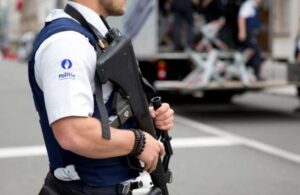 Belçika polisi cansız mankeni ölü sanarak olay yeri incelemesi yaptı!