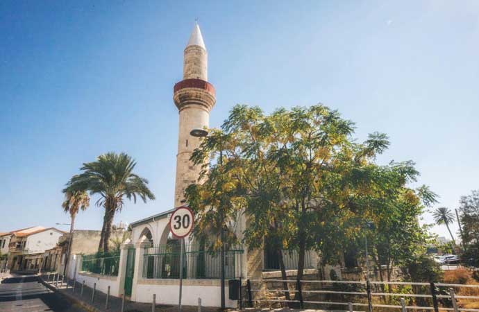 Güney Kıbrıs’ta camiye provokatif saldırı!