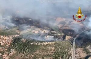 İtalya’daki orman yangını ikinci gününde! Kamp yerleri tahliye edildi