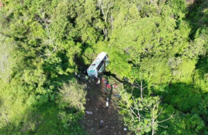 Meksika’da yolcu otobüsü uçuruma yuvarlandı! Üçü çocuk 18 ölü