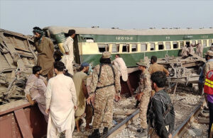 Pakistan’da yolcu treni raydan çıktı! 30 ölü, 90’dan fazla yaralı