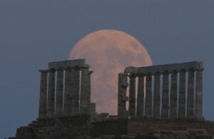 “Süper Ay” Poseidon Tapınağı’nda eşsiz bir görsel oluşturdu
