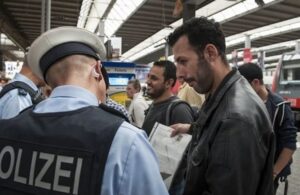 Almanya kaçaklara aylık 1500 euro veriyor