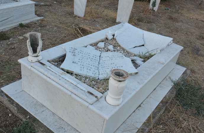 Batı Trakya’da Türk mezarlığına saldırı!