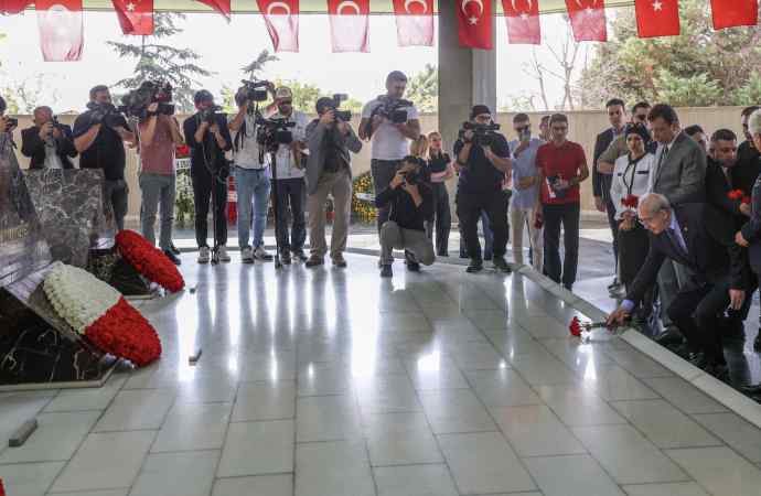 Kılıçdaroğlu Adnan Menderes’in ölüm yıl dönümünde mezarını ziyaret etti
