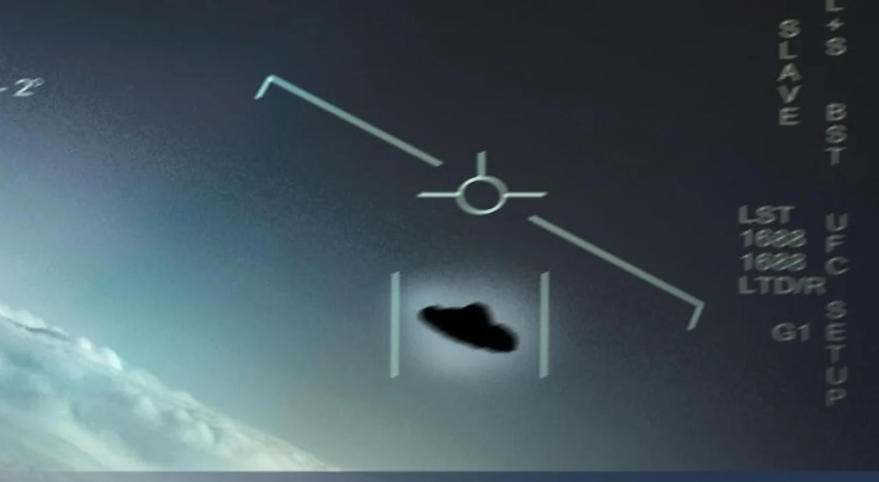 UFO videolarını yayınladığı bir internet sitesi kurdu