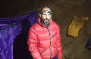 Mağarada mahsur kalan ABD’li dağcı 9 gün sonra kurtarıldı