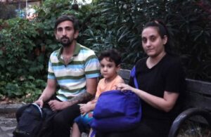 ‘Türkiye Yüzyılı!’ Ev sahibinin attığı çocuklu aile iki buçuk aydır hastane bahçesinde yaşıyor