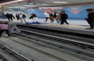 Ankara’da metro durağında büyük panik! Raylara düşen kadın kurtarıldı