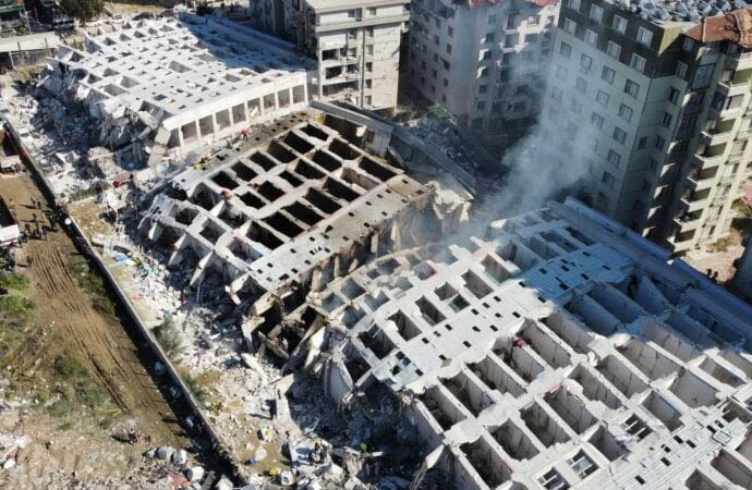 Depremde binlerce kişinin ölümüne neden olan Rönesans Rezidans’ın müteahhidi tutuklandı!