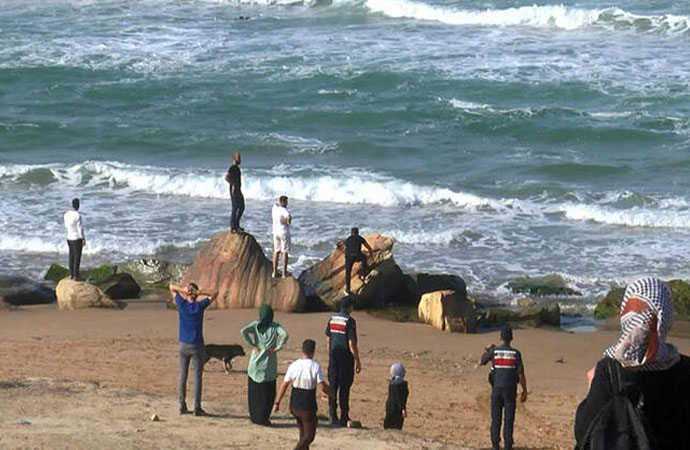 İstanbul’da denize giren 14 yaşındaki çocuk dev dalgalara kapılarak kayboldu