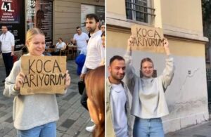 Belaruslu turist Taksim’de ‘Koca arıyorum’ yazılı döviz açtı