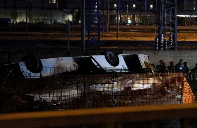 İtalya’da yolcu otobüsü köprüden uçtu! 21 ölü, 12 yaralı