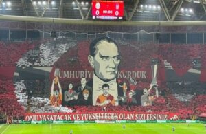 Galatasaray’dan ‘Cumhuriyet’ koreografisi! Atatürk’ün sesi tüyleri diken diken etti