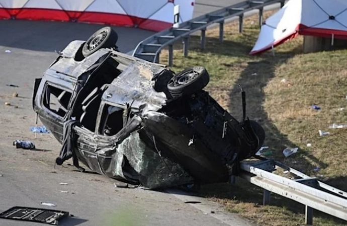 Almanya’ya kaçak giren 23 Türk ve Suriyeli’yi taşıyan minibüs takla attı! 1’i çocuk 7 ölü