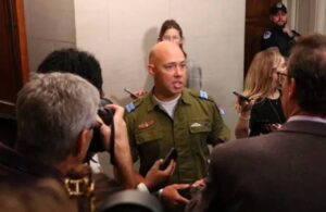 ABD’li siyasetçi Kongre binasına İsrail üniformasıyla geldi