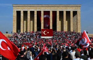 Türkiye, Cumhuriyet’in 100’üncü yılında Ata’sına koştu! Anıtkabir’de ziyaretçi rekoru