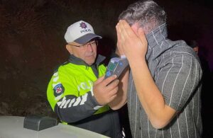 Polisten kaçan sürücü alkol metreyi üflerken yüzünü kapamaya çalıştı